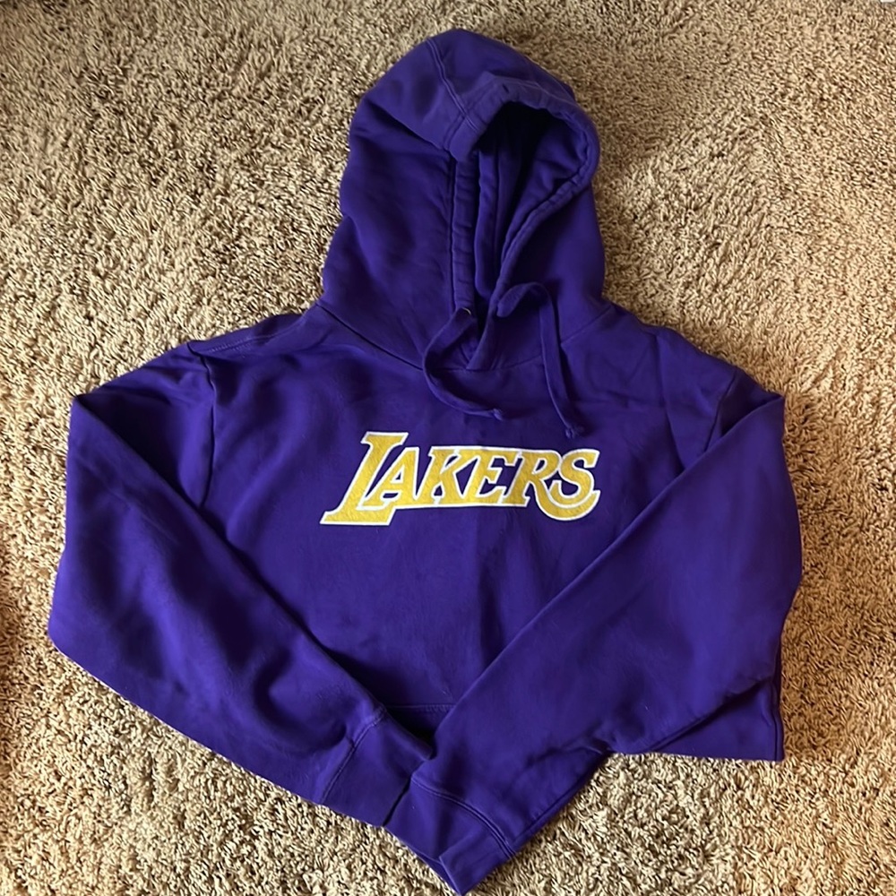 Men’s Lakers hoodie size XL